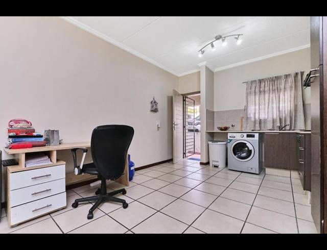 1 BEDROOM PROPERTY TO RENT IN LONEHILL
